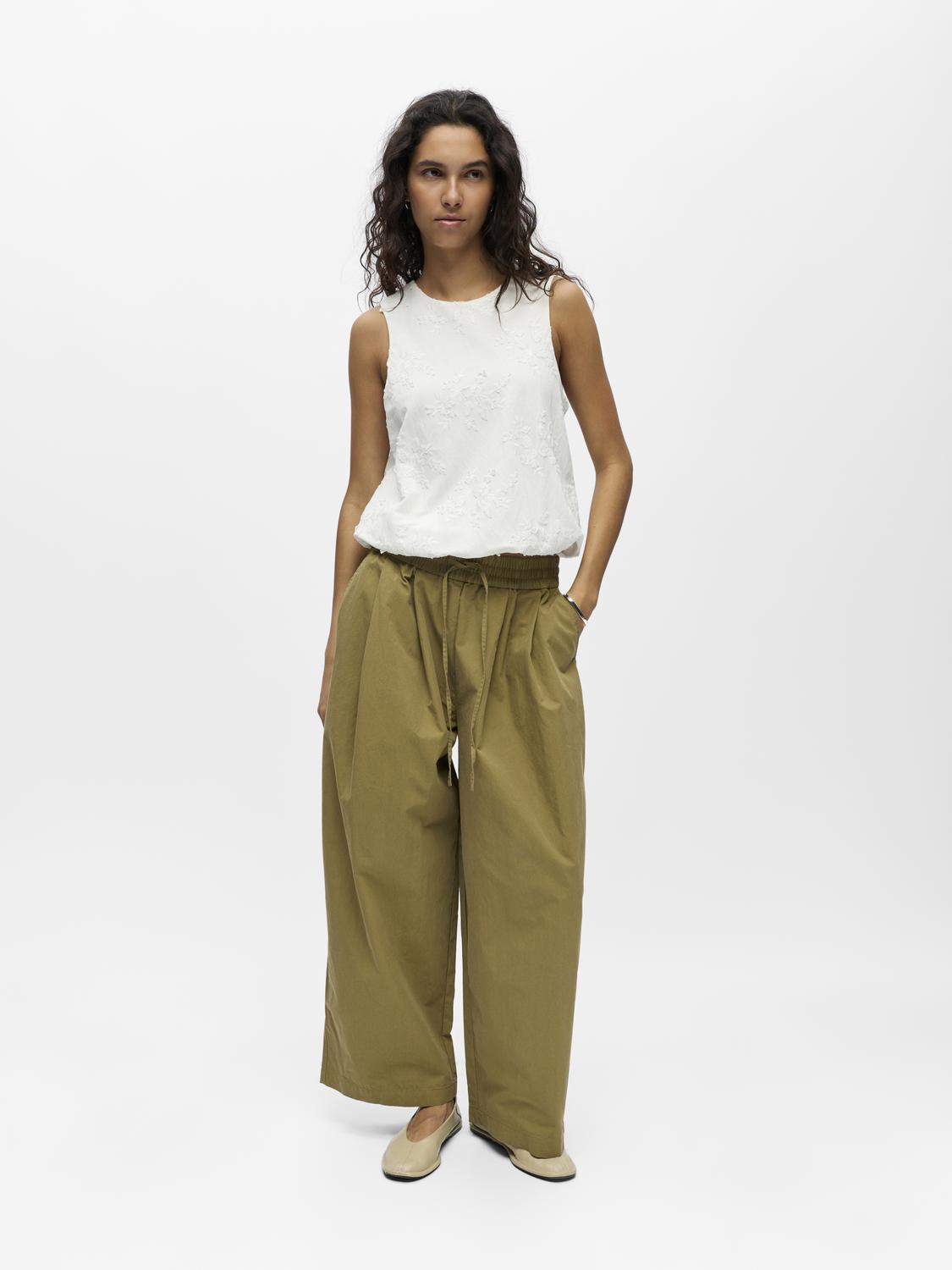 model_shot-front_full