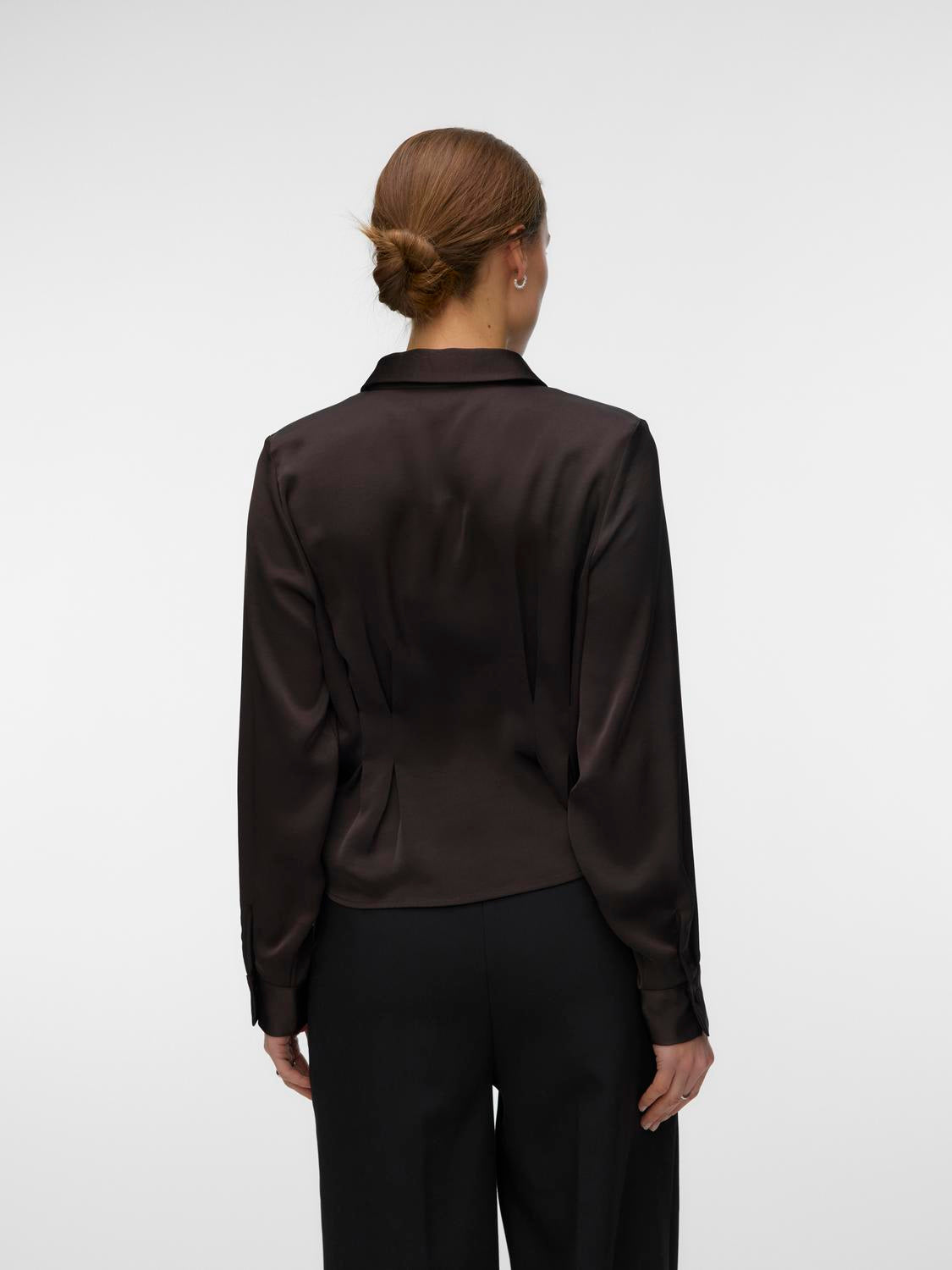 model_shot-back