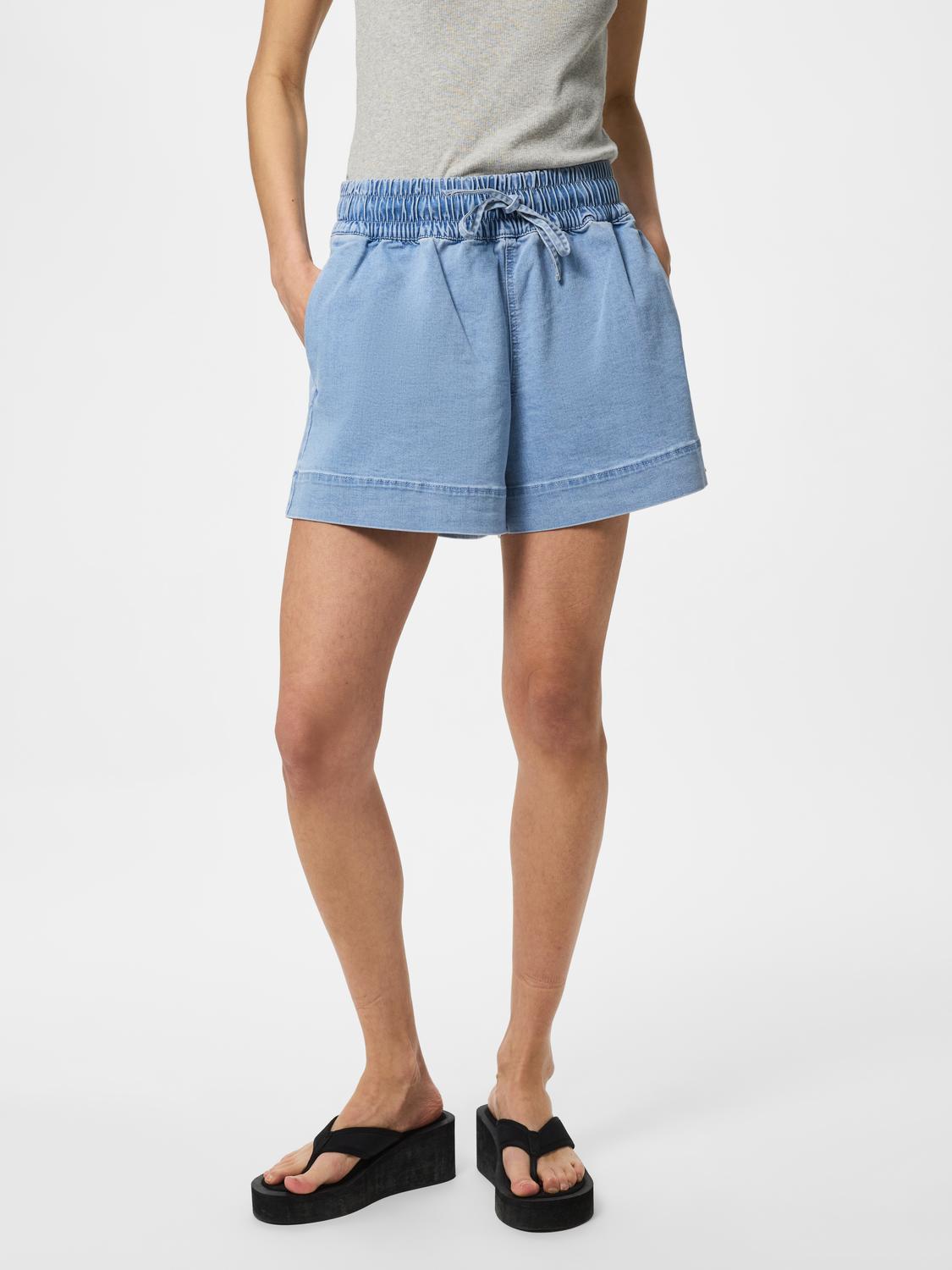 model_shot-front