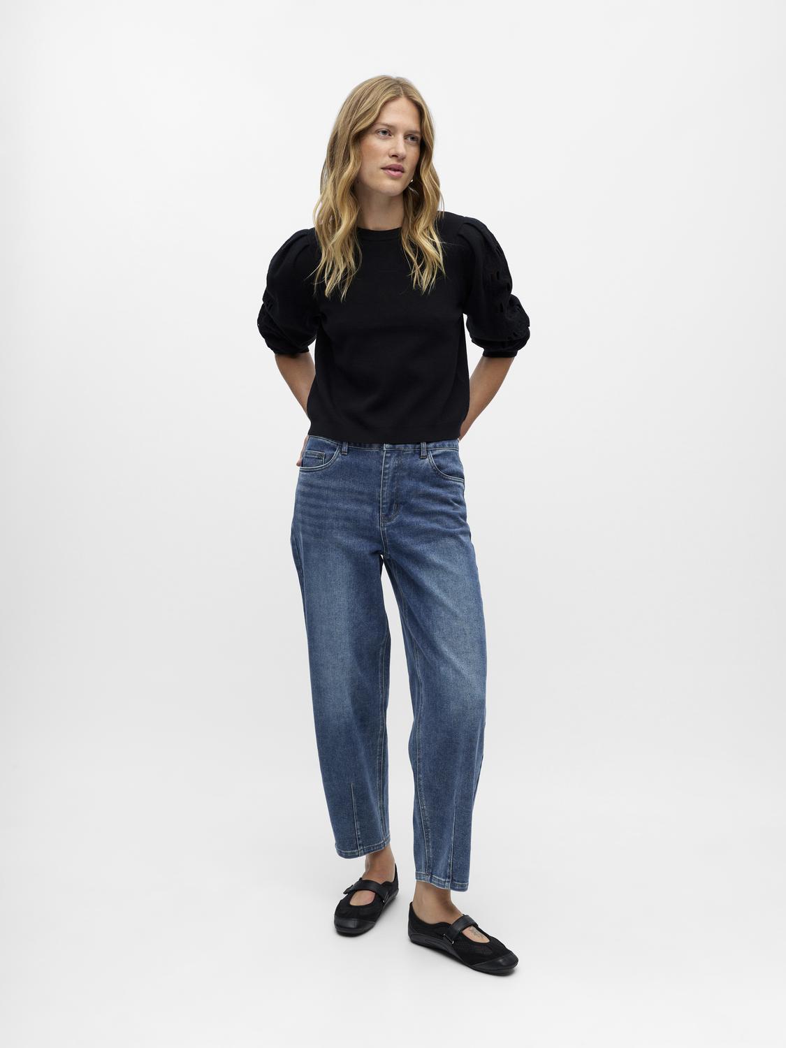 model_shot-front_full