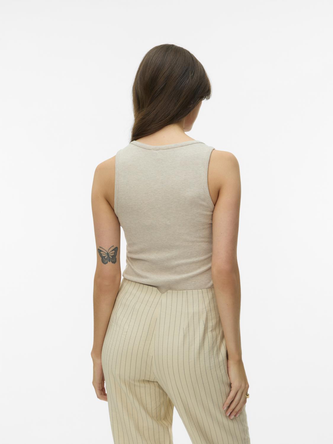 model_shot-back