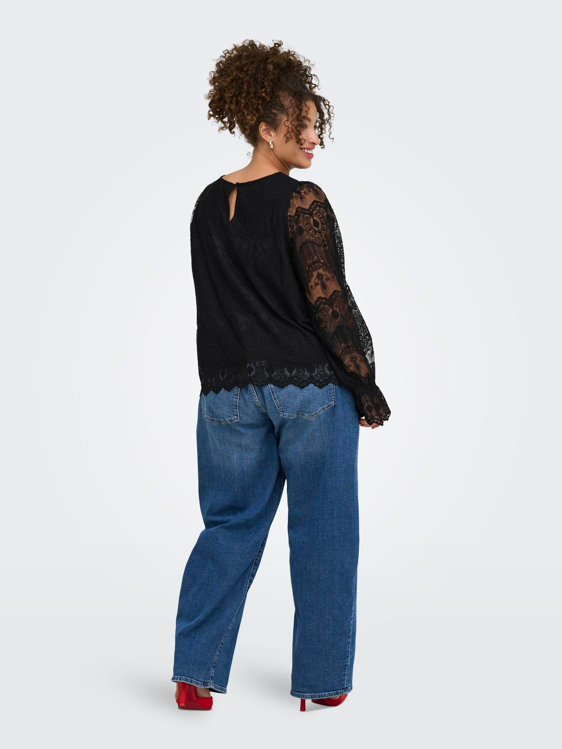 model_shot-back