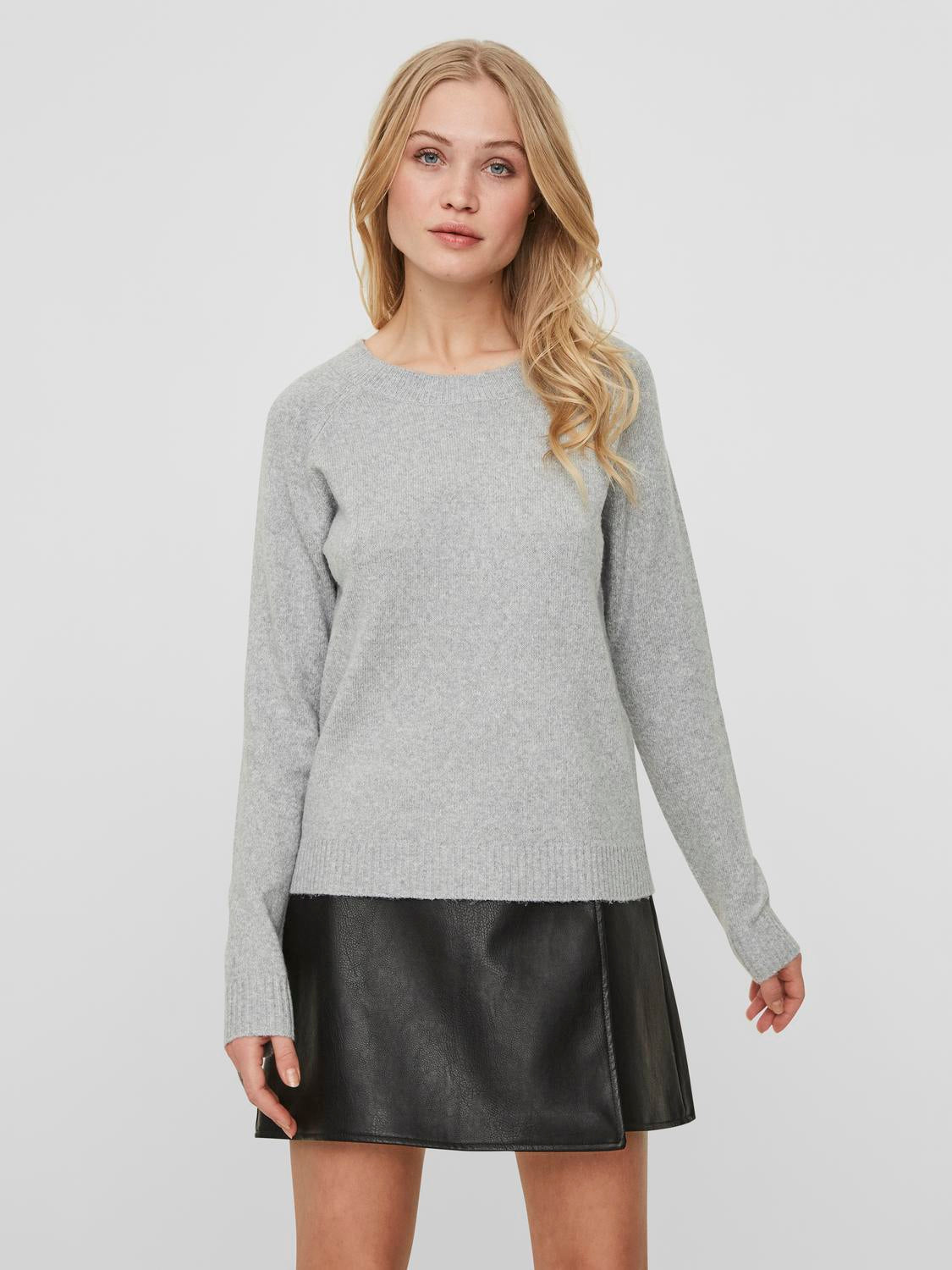 model_shot-front