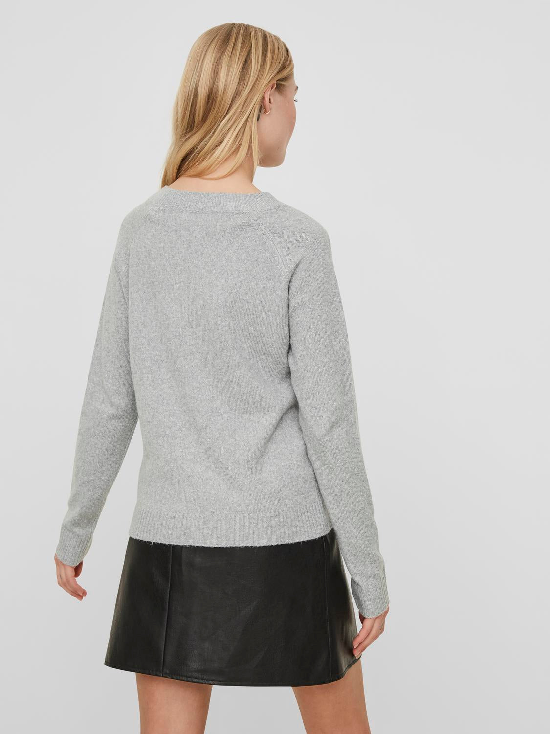 model_shot-back