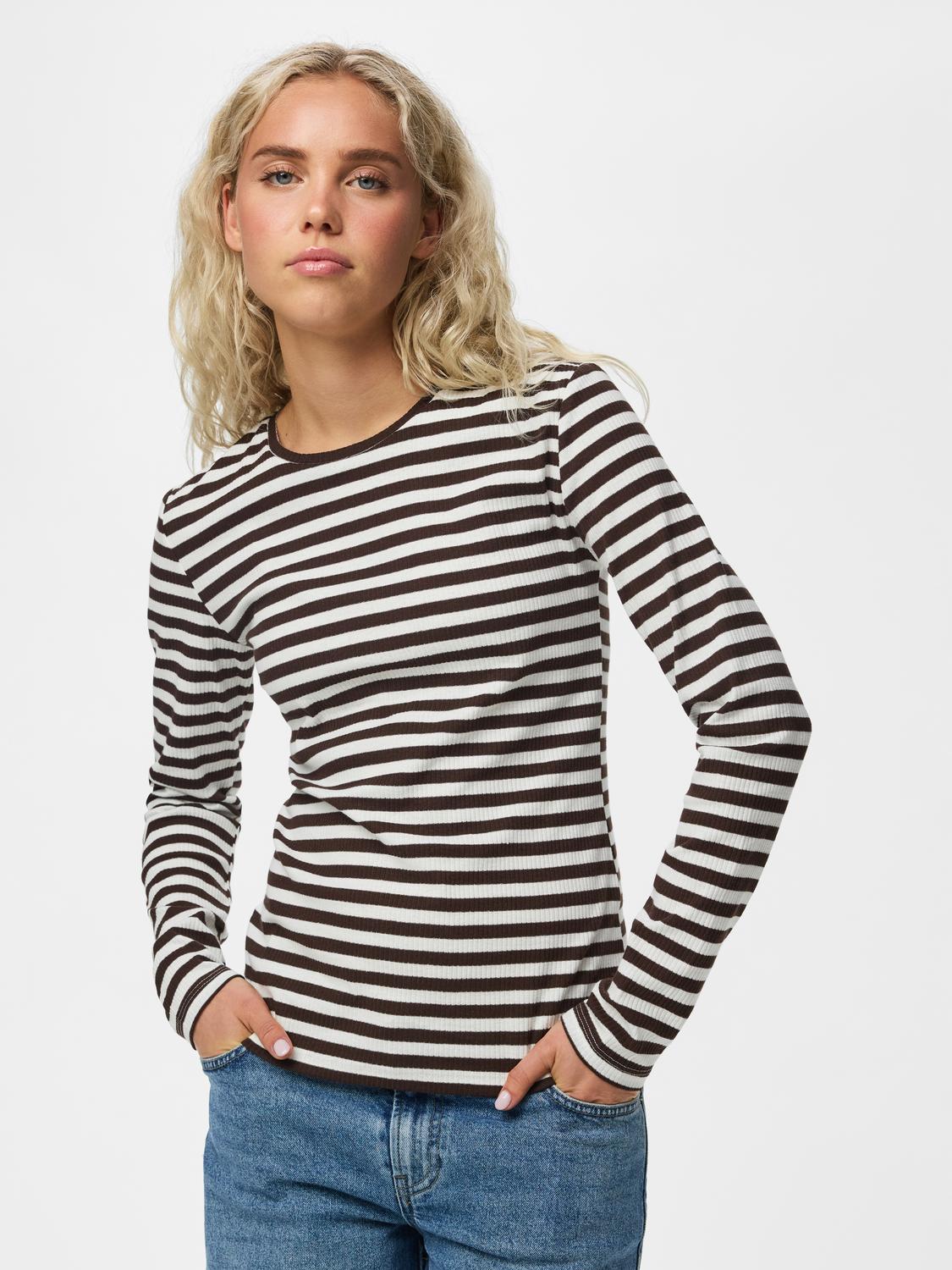 model_shot-front