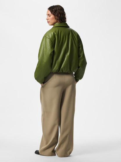 model_shot-back