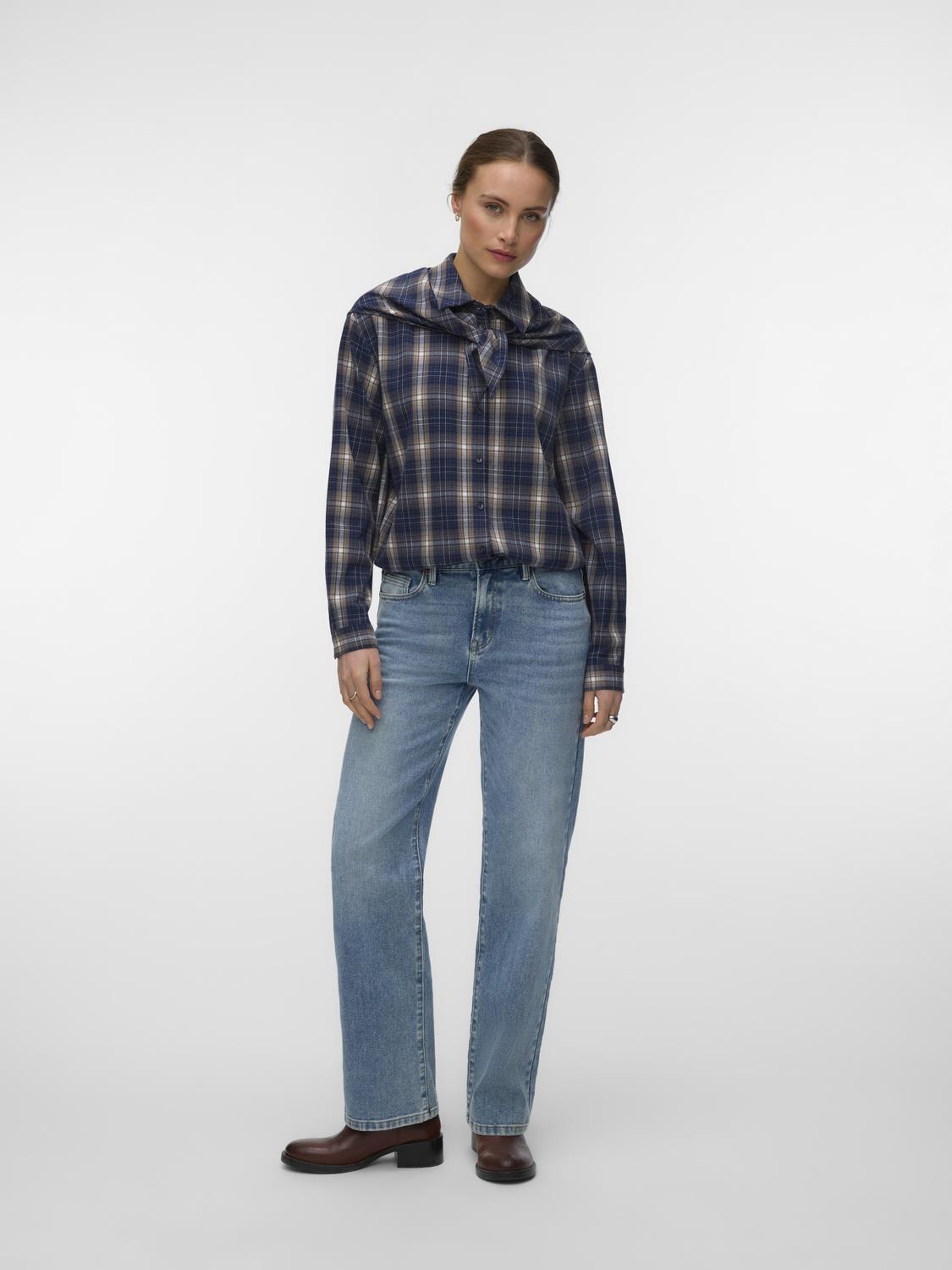 model_shot-front