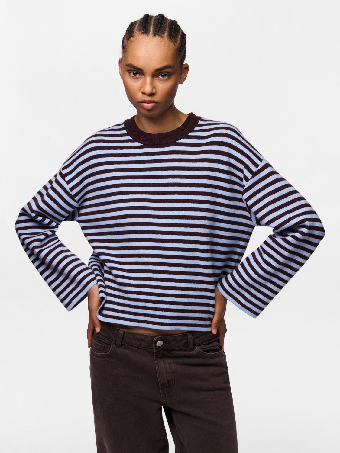 model_shot-front_full