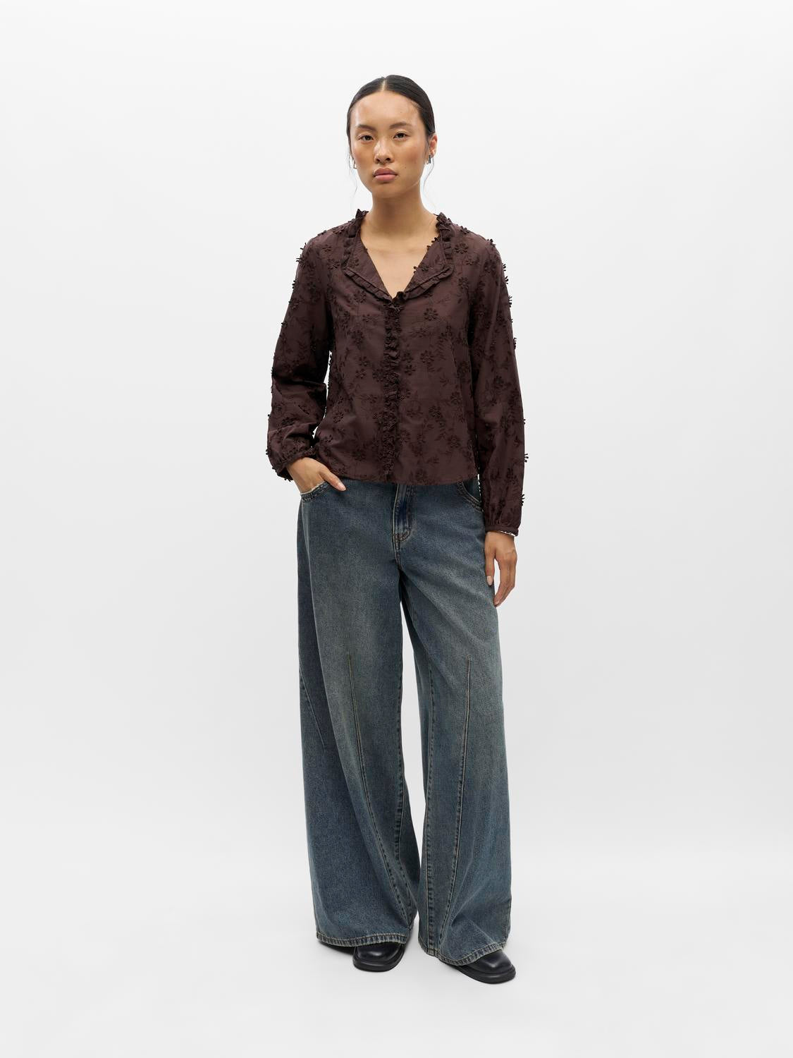 model_shot-front_full