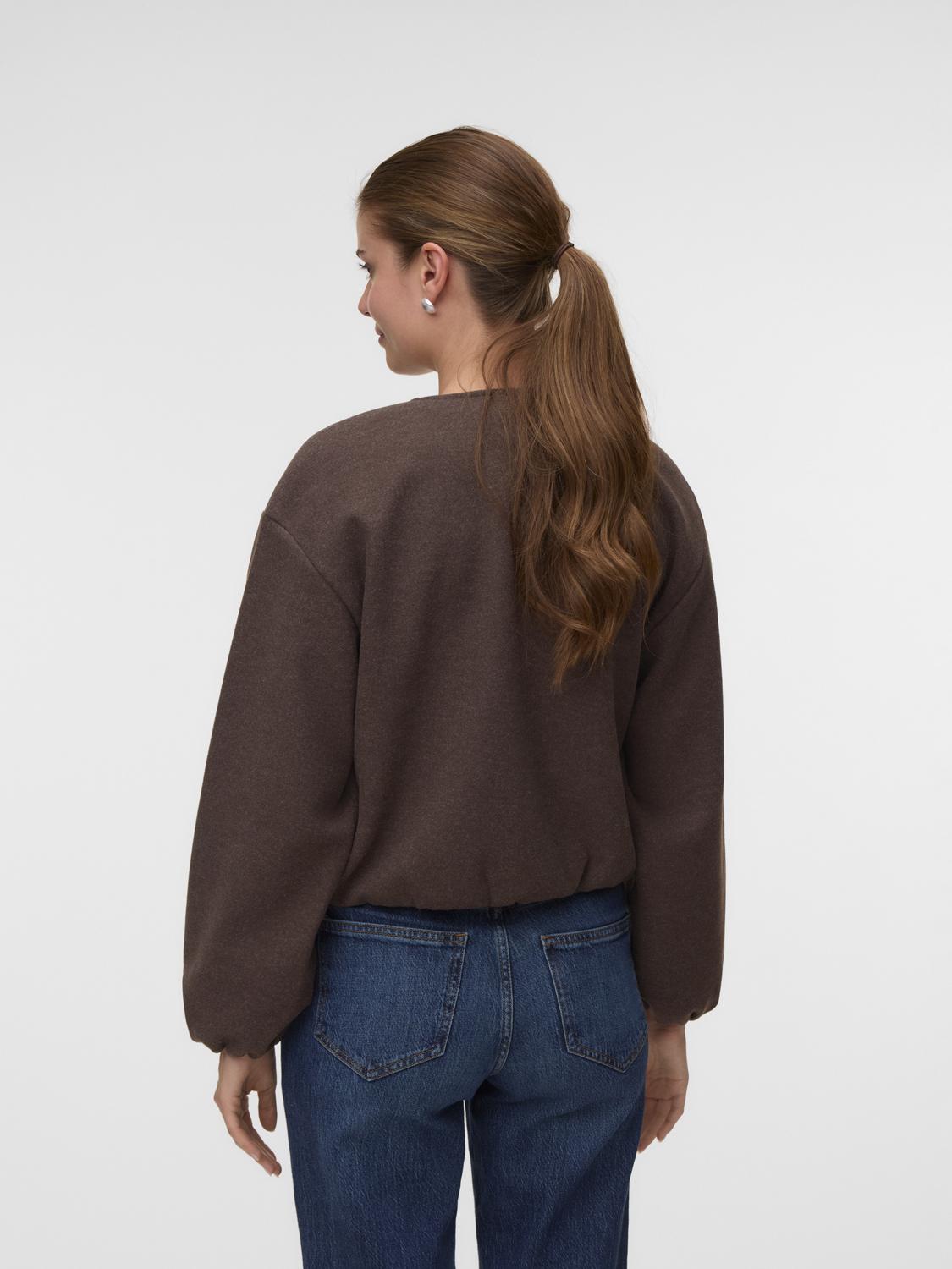 model_shot-back