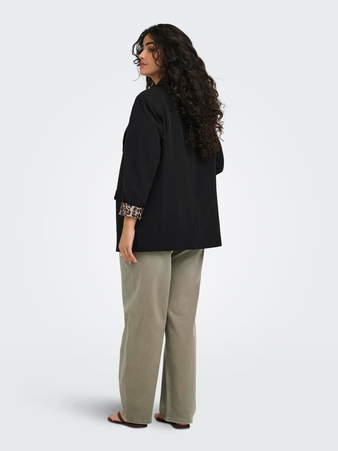 model_shot-back