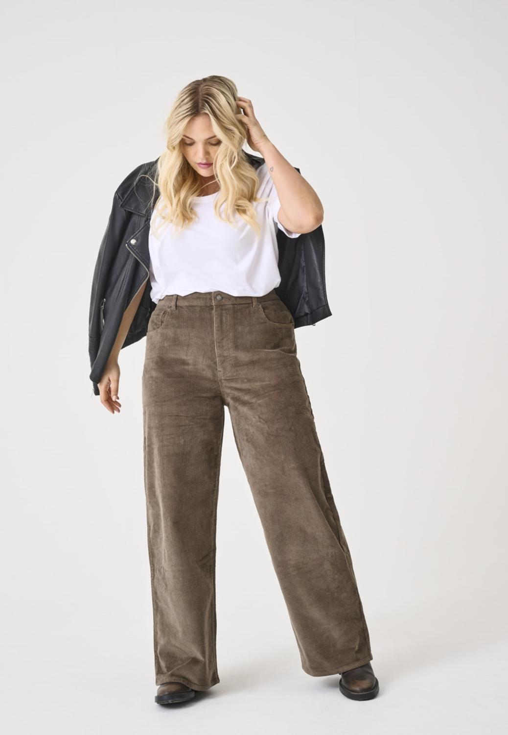 model_shot-front