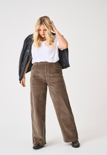 model_shot-front