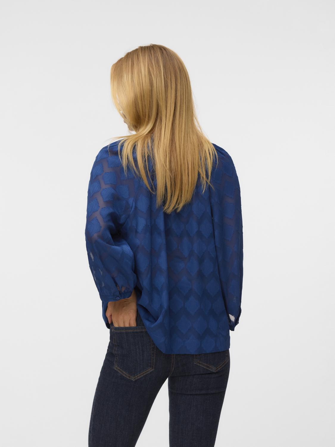 model_shot-back