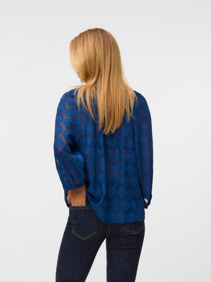 model_shot-back