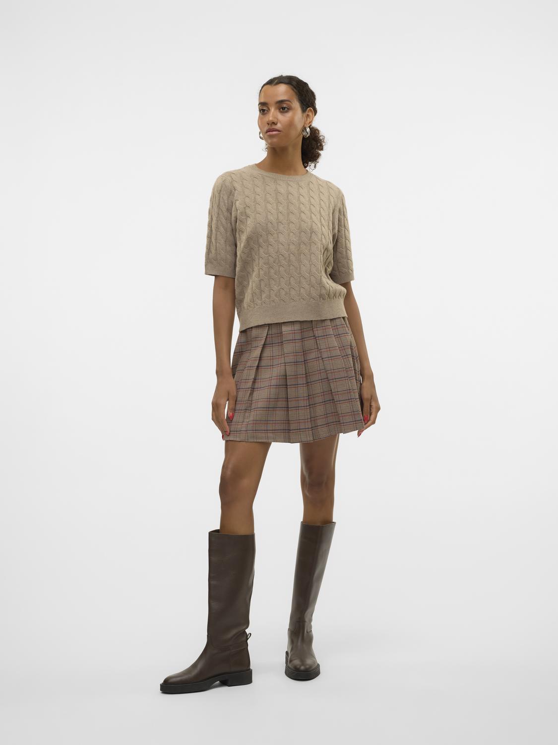 model_shot-front_full