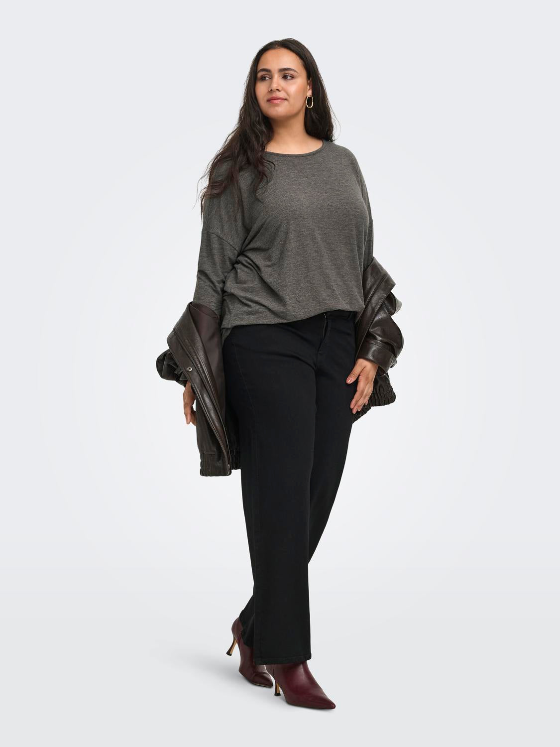 model_shot-front_full
