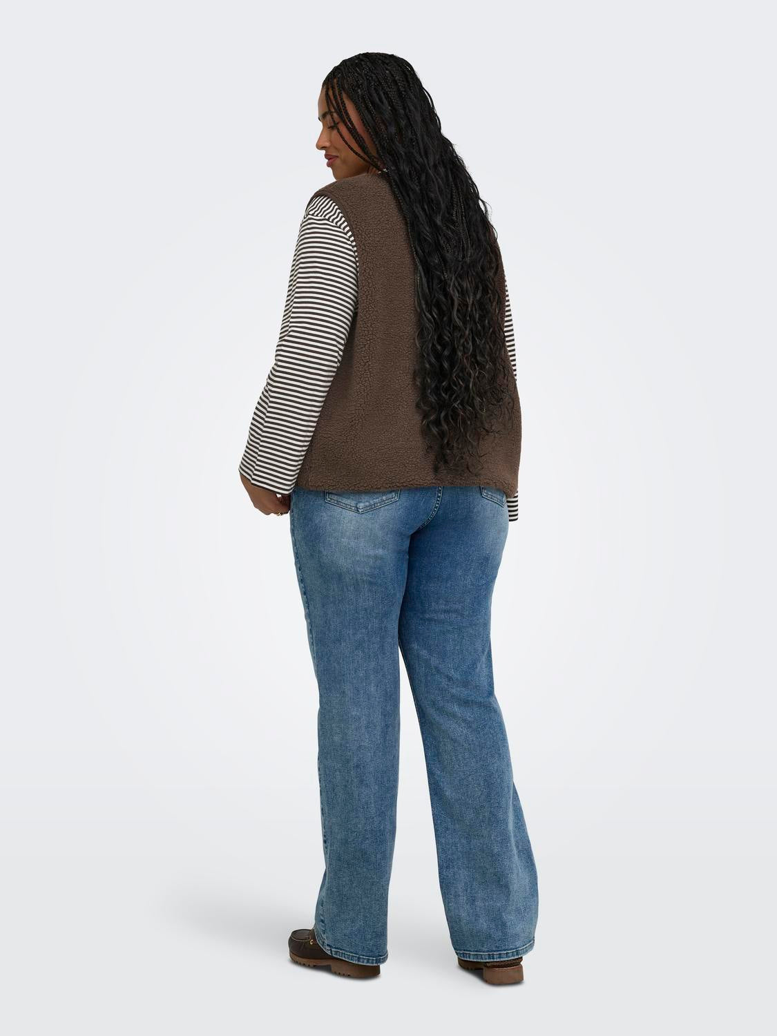 model_shot-back
