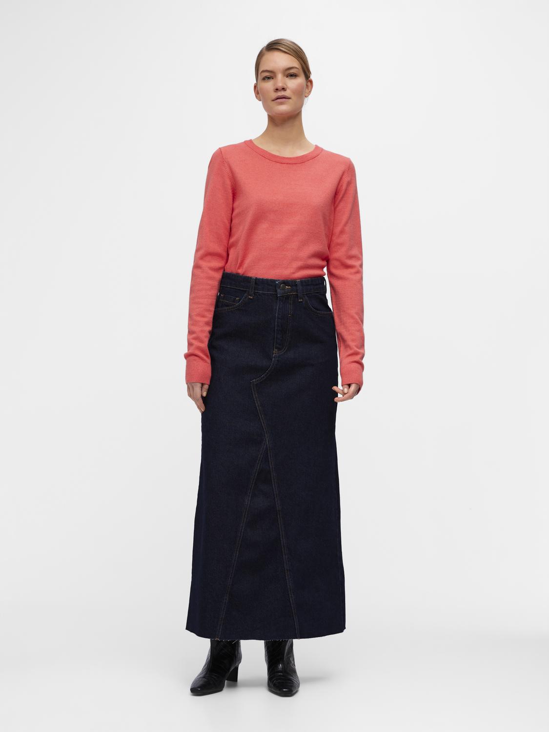 model_shot-front_full