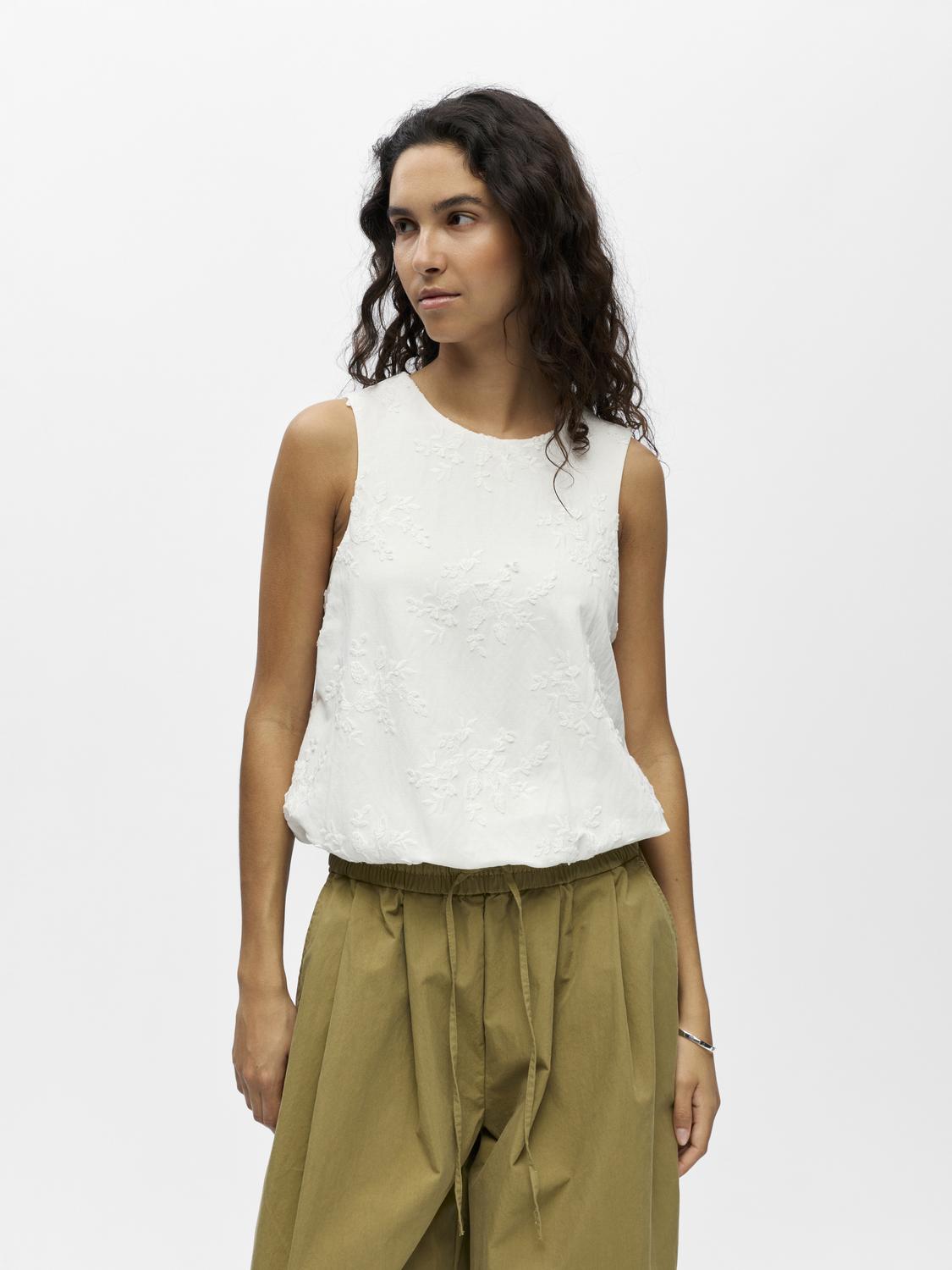 model_shot-front