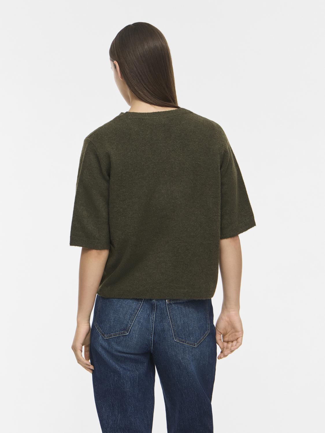 model_shot-back