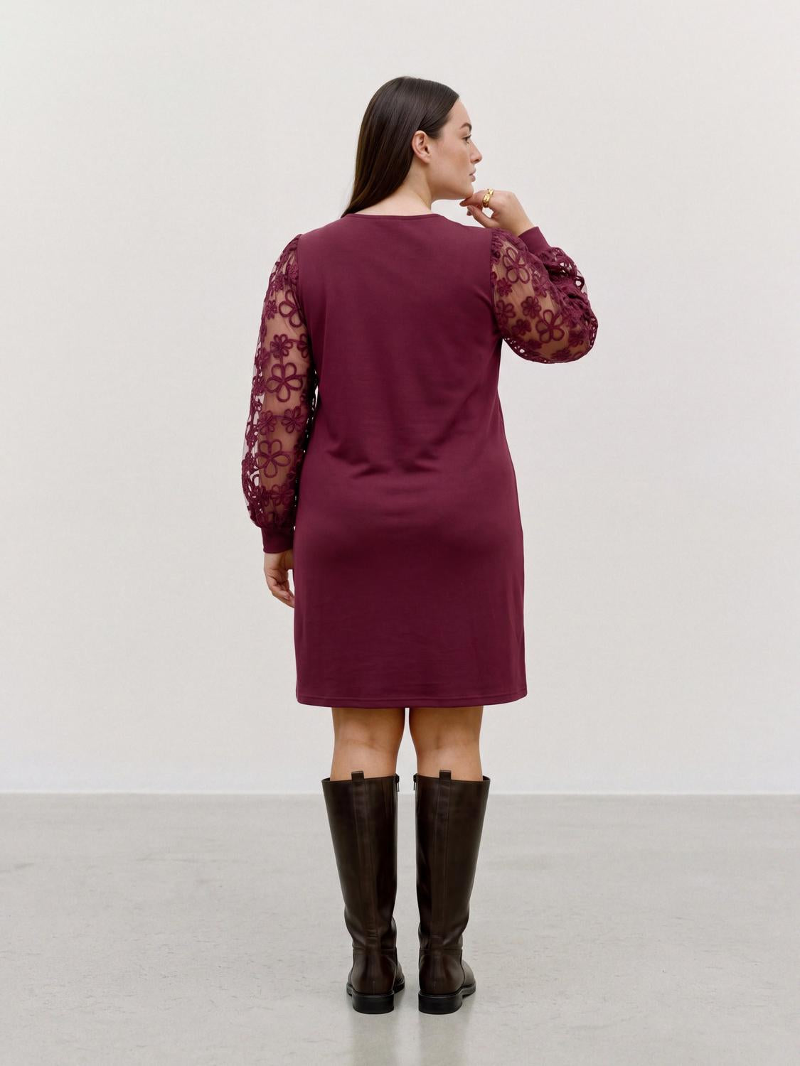 model_shot-back