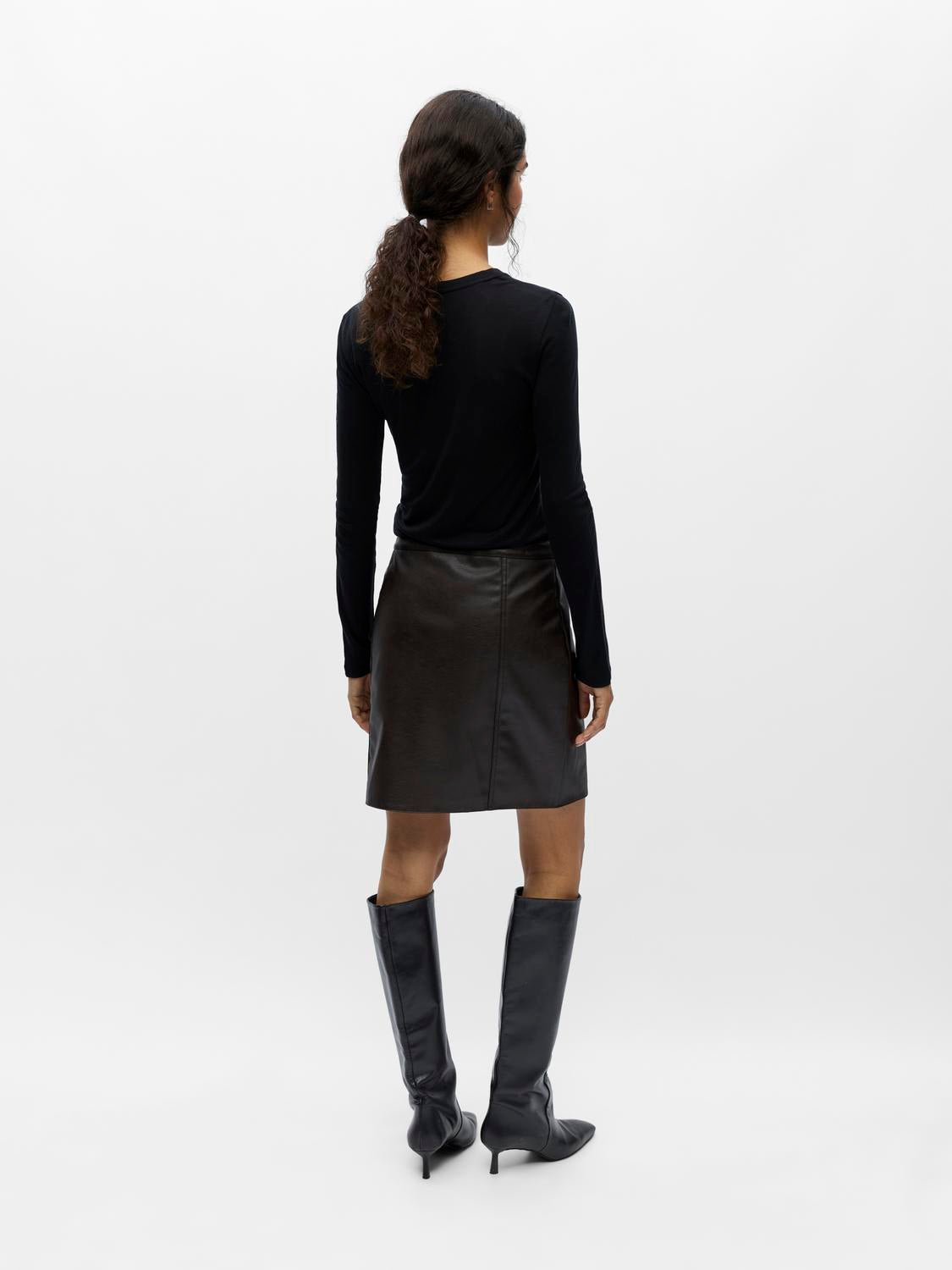 model_shot-back