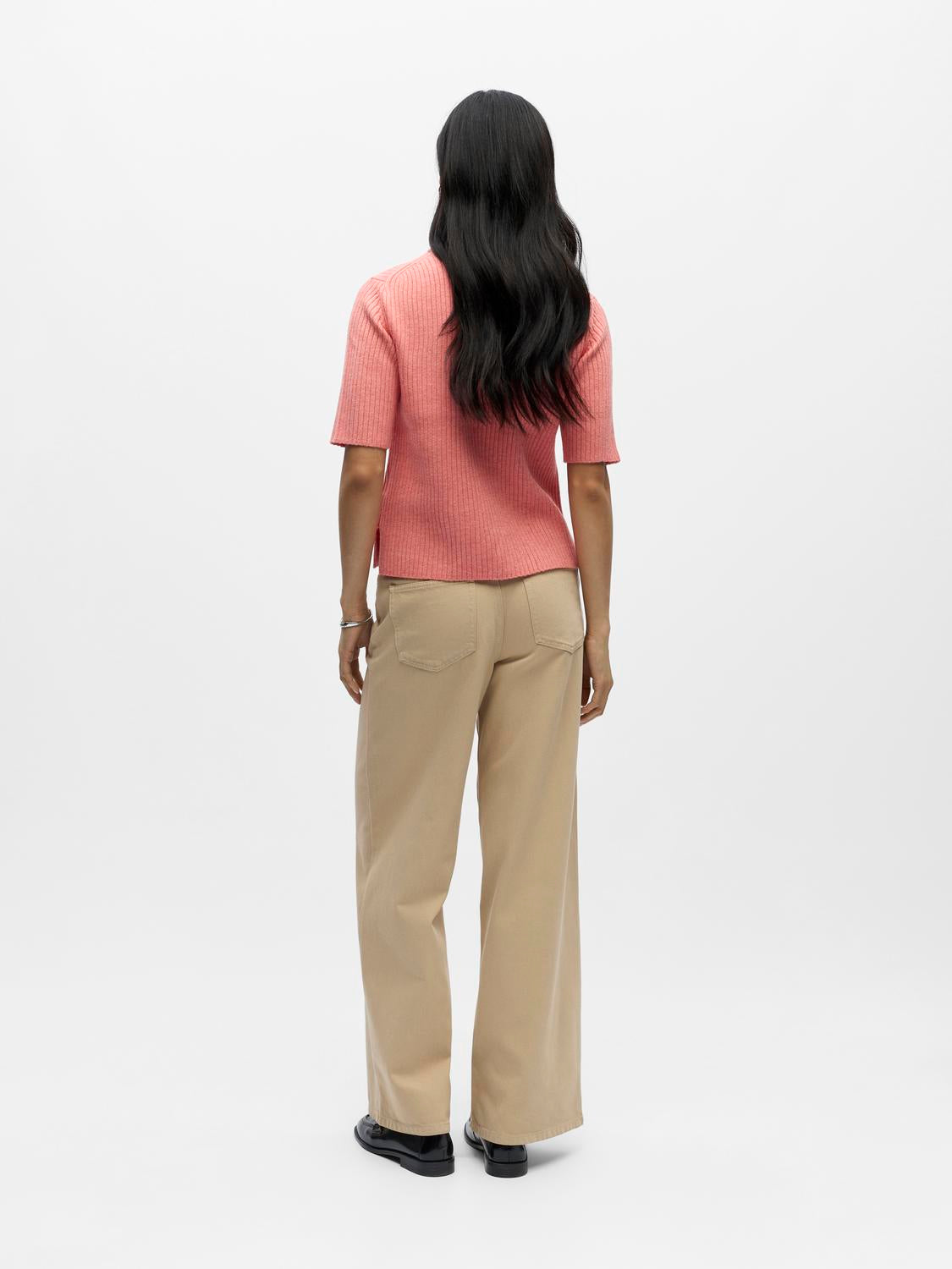 model_shot-back