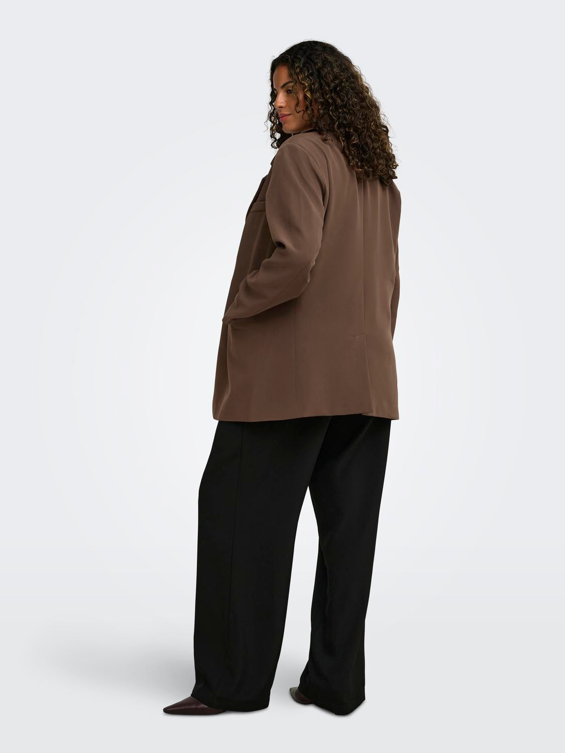model_shot-back
