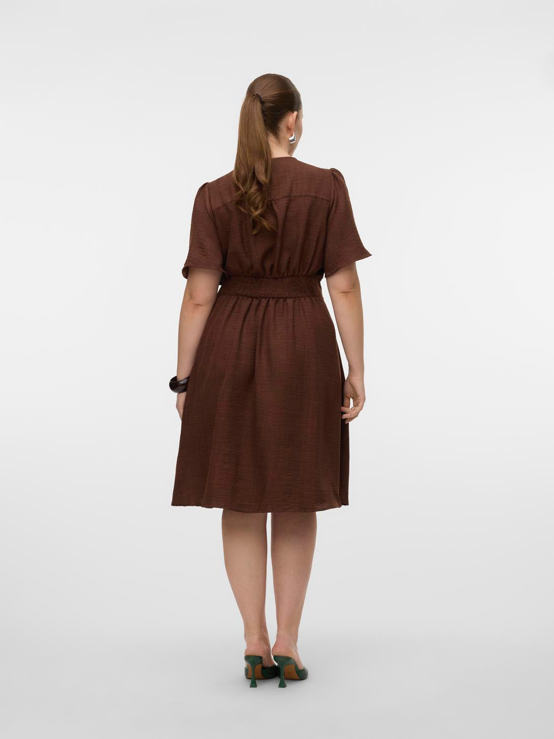 model_shot-back