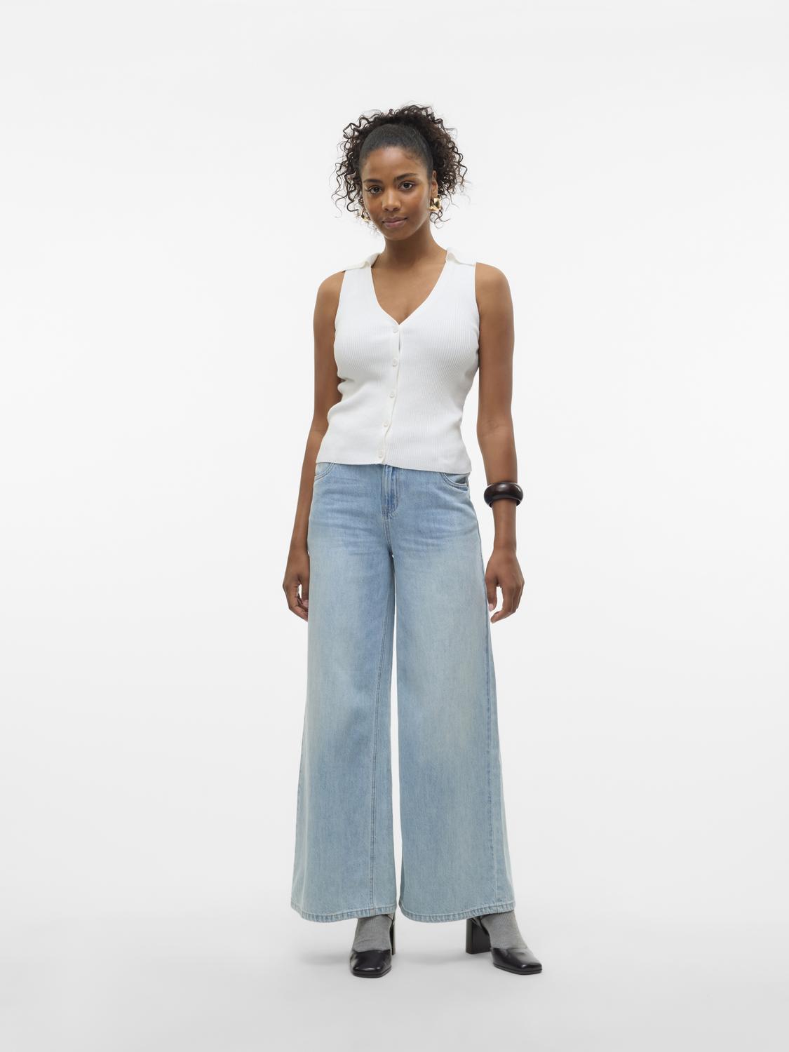 model_shot-front_full