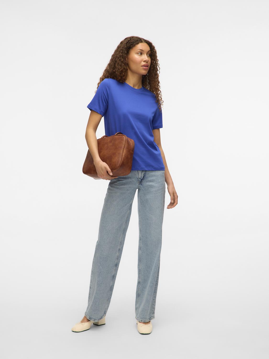 model_shot-front_full