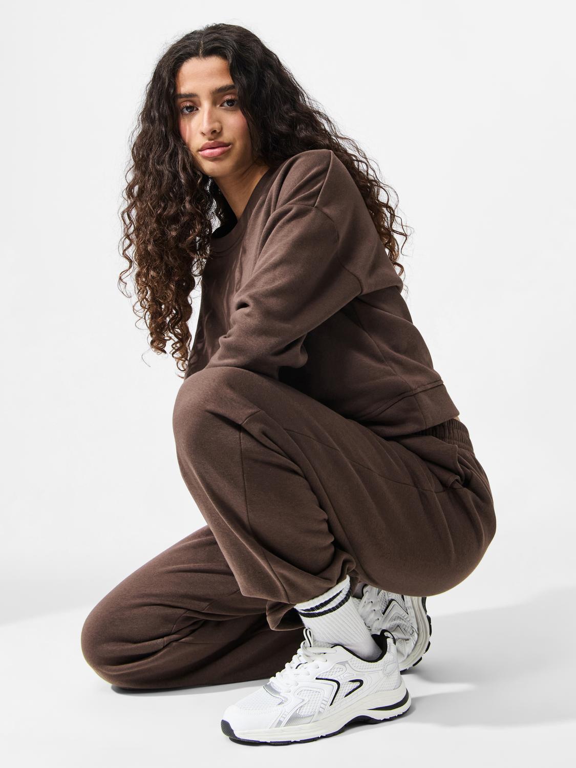 model_shot-creative