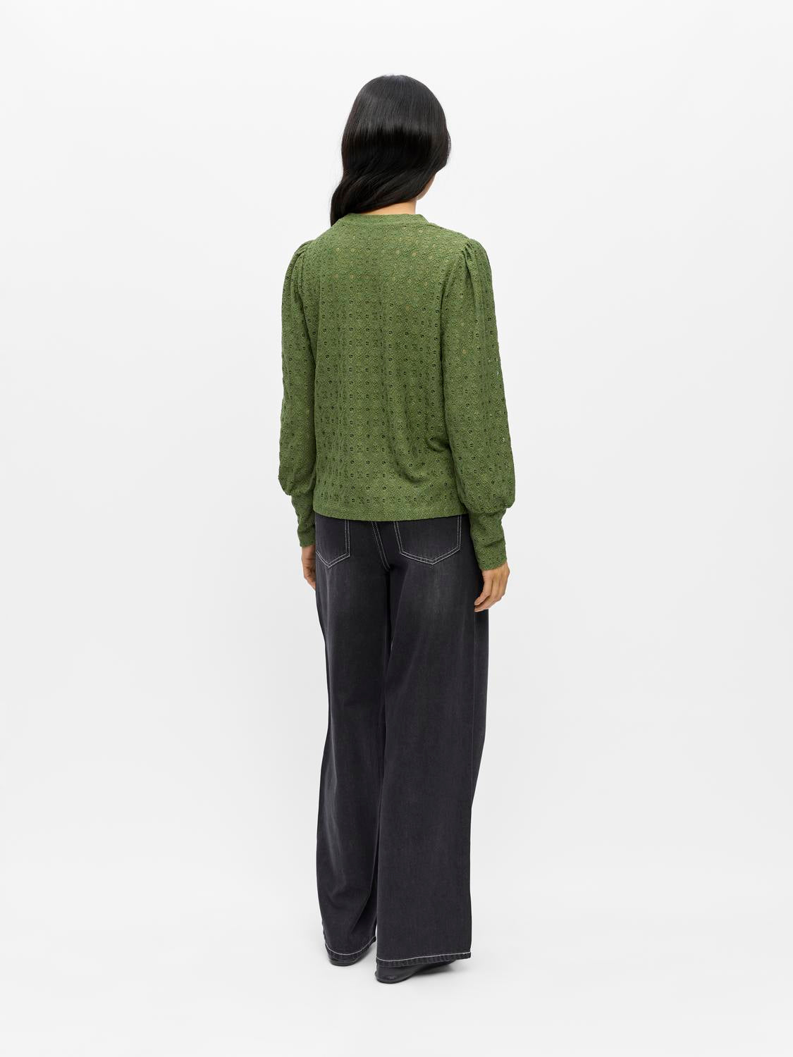 model_shot-back