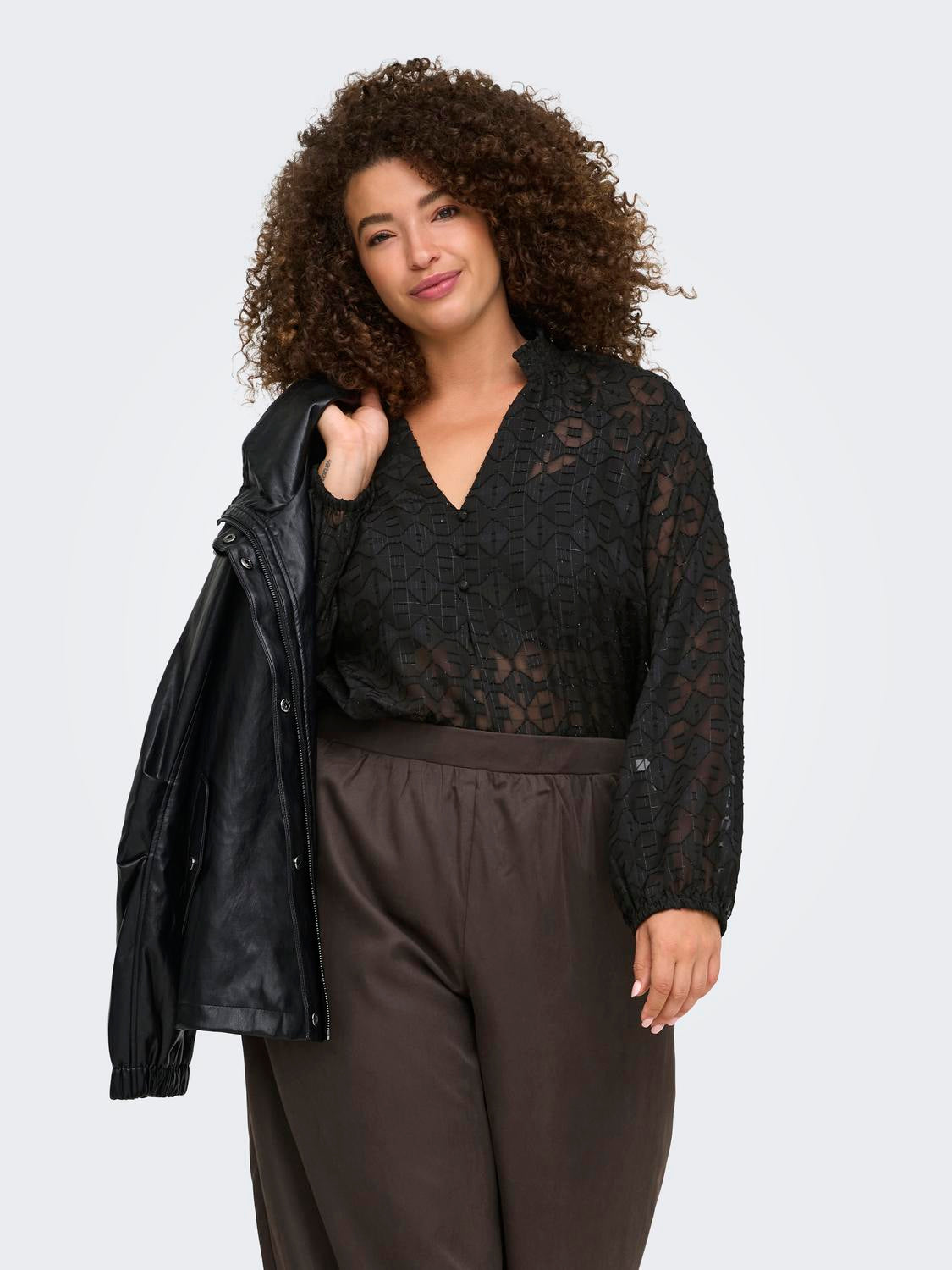 model_shot-front