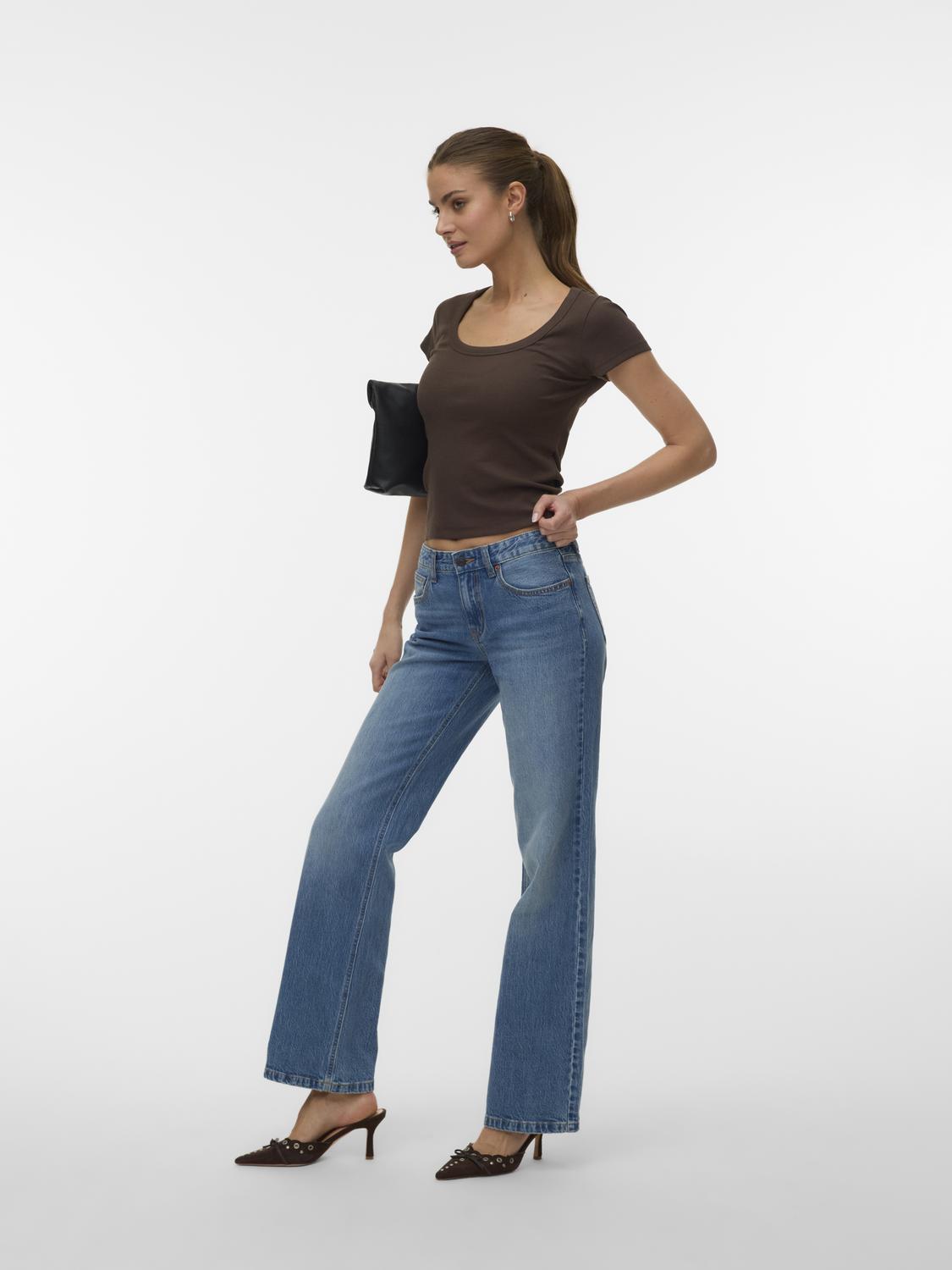 model_shot-front